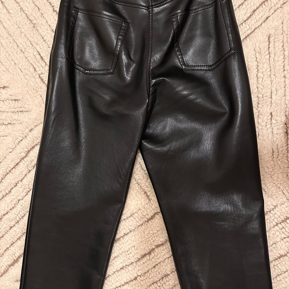 ARITZIA - Picture 2 of 2